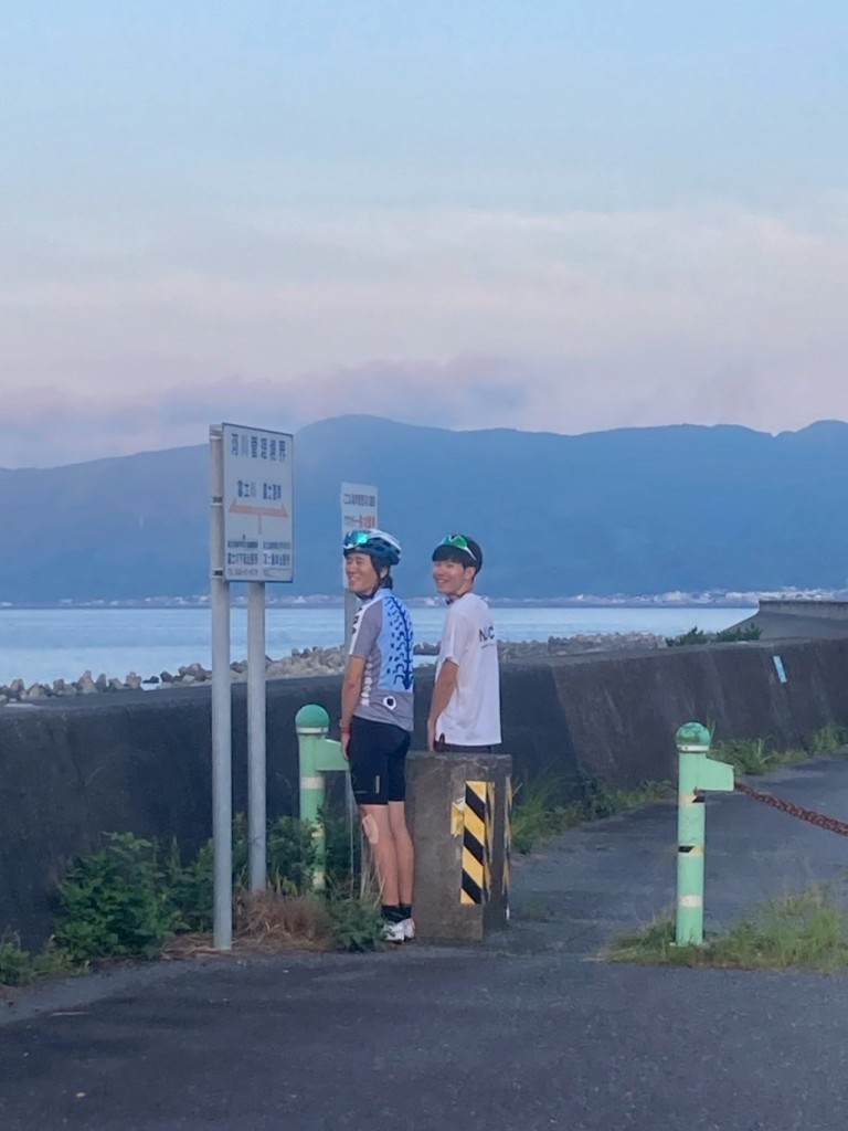 こっちみんな